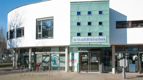 Foto vom Eingang der Stadtbibliothek